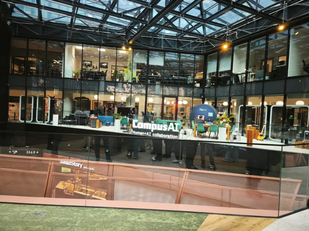 Zdjęcie wnętrza Varso Tower - Campus AI.