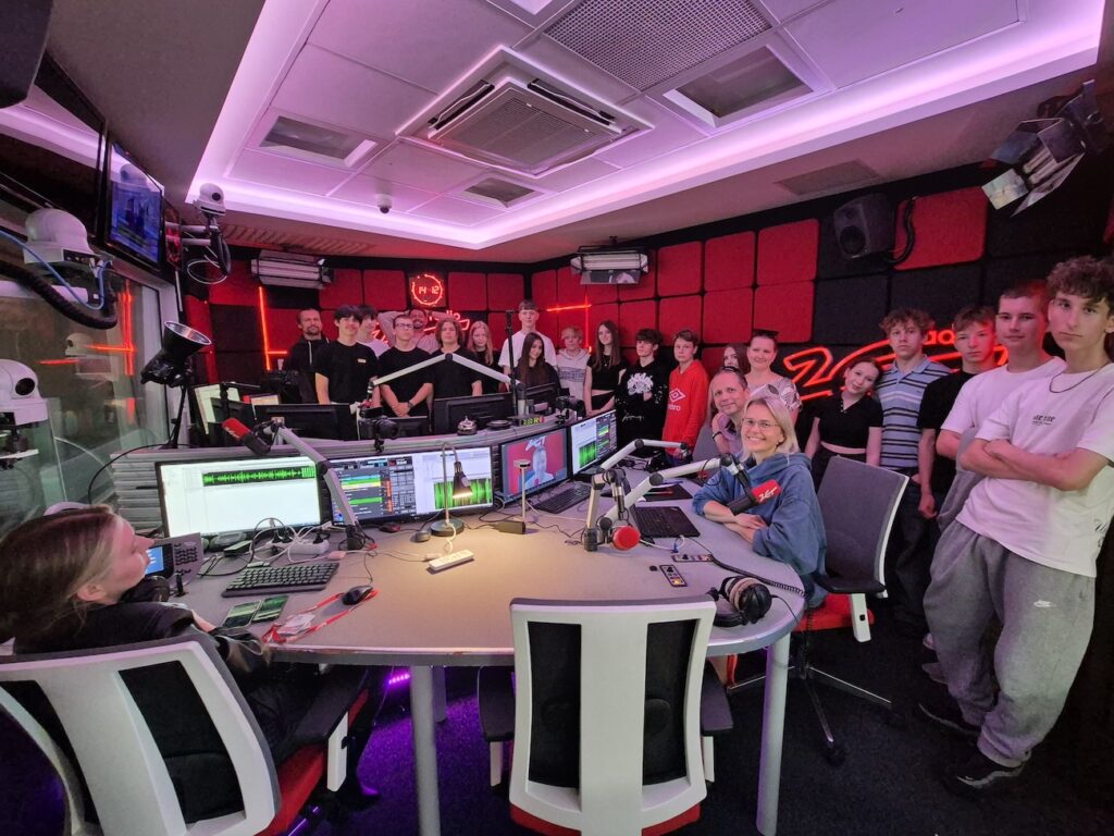 Uczniowie podczas audycji w Radio Zet.