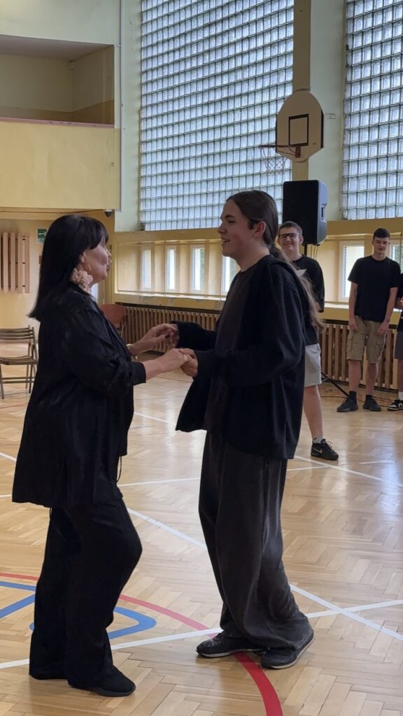 Uczeń tańczący z Iwoną Pavlović.