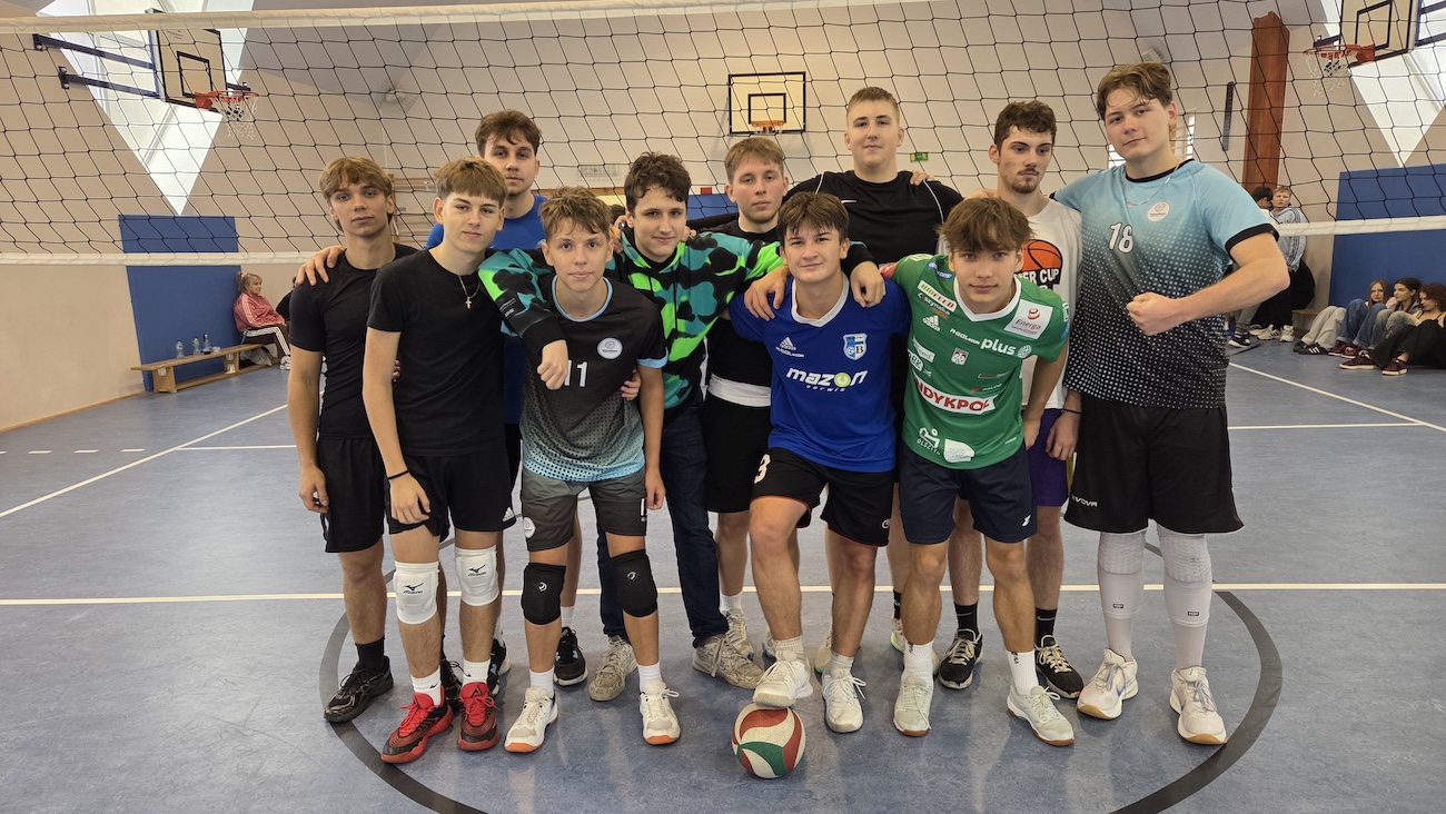 Siatkarze Ekonomika w sparingu z LO XII