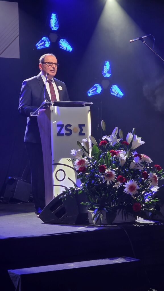 Przemawiający Dyrektor