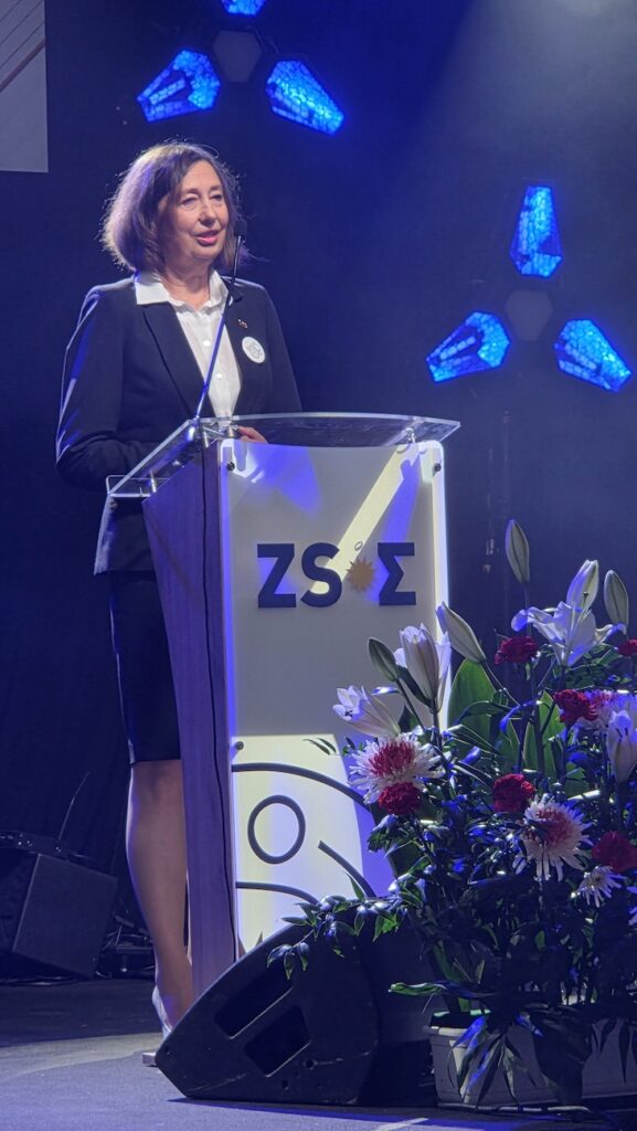 Przemawiająca Kurator Oświaty