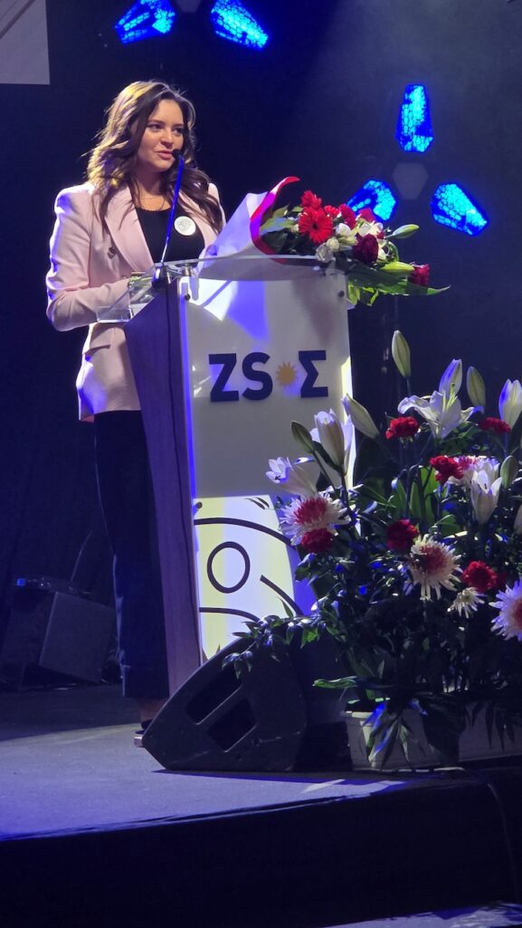 Przemawiająca Asystent Posła na Sejm RP