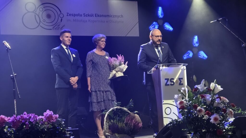 Przemawiający reprezentaci dyrektorów szkół