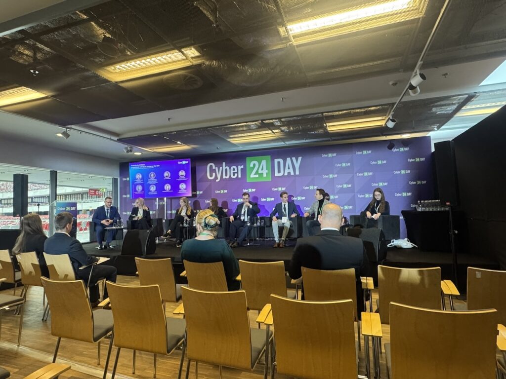 Prelegenci podczas panelu dyskusyjnego.