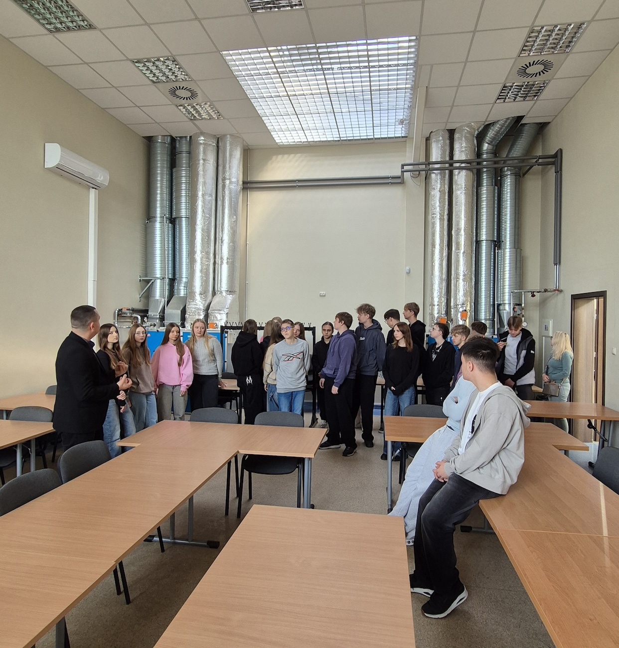 Uczniowie podczas wycieczki branżowej