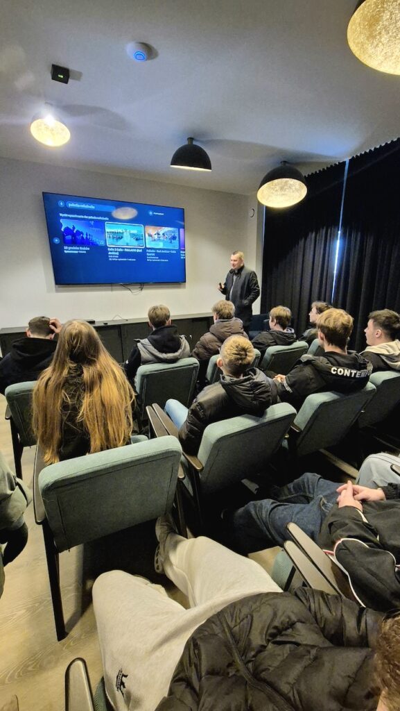 Uczniowie podczas wykładu