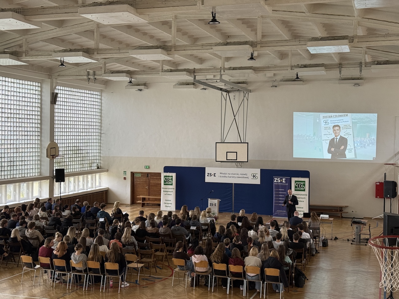 Uczniowie na konferencji.