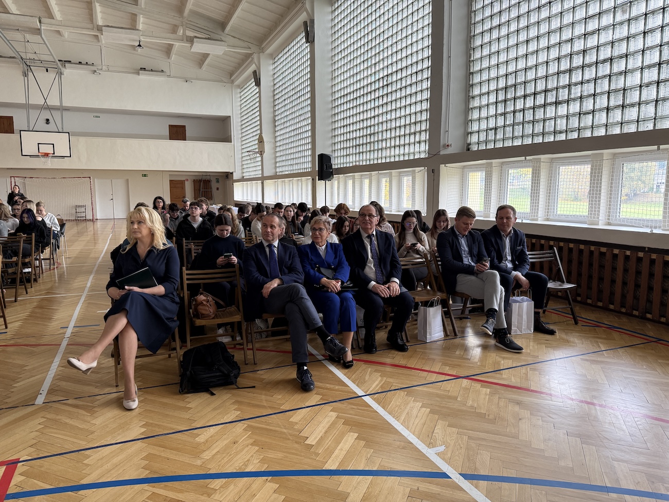 Dyrektor z zaproszonymi gośćmi