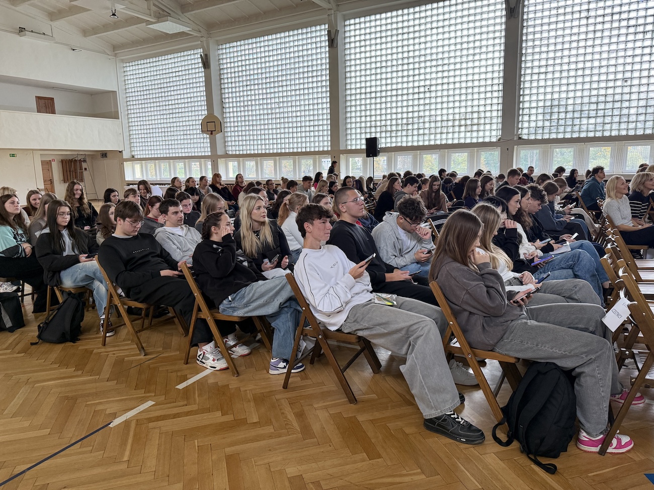 Uczniowie podczas konferencji