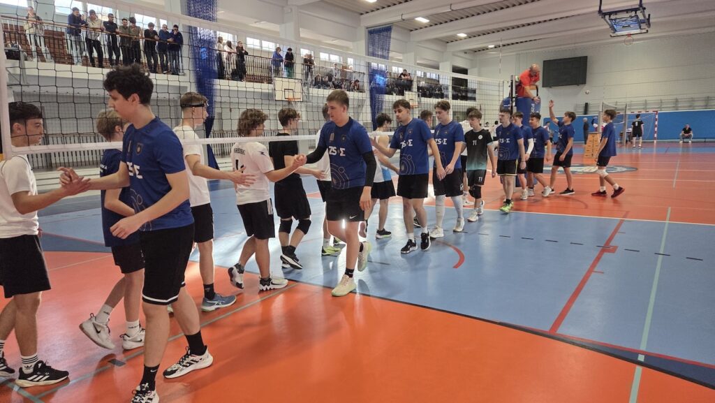 Przywitanie podczas meczu