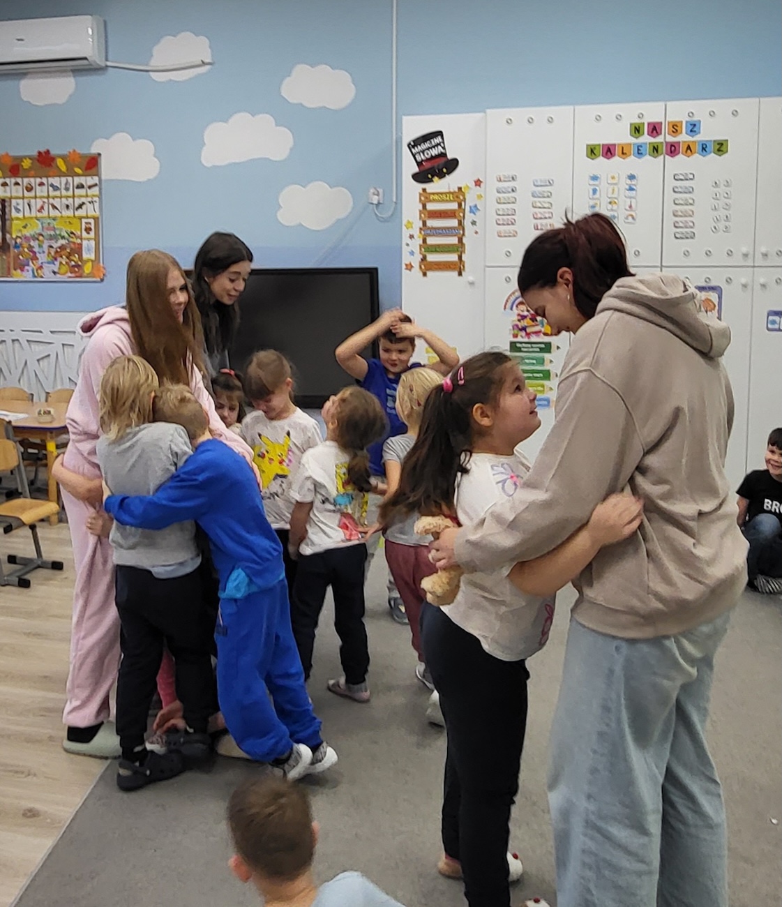 Przywitanie wolontariuszek w przedszkolu