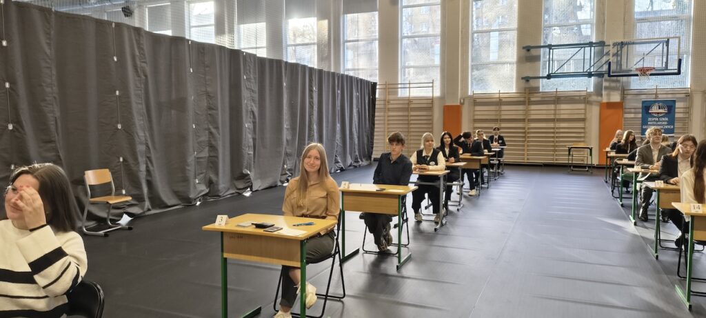 Uczennica klasy 5 podczas Olimpiady umiejętności Hotelarskich.