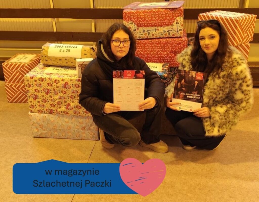 Uczniowie w magazynie Szlachetnej Paczki