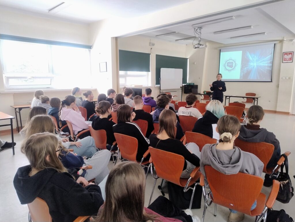 Uczniowie na warsztatach.