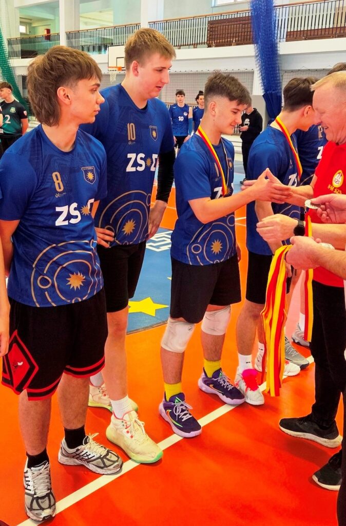 Uczniowie podczas wręczenie nagród