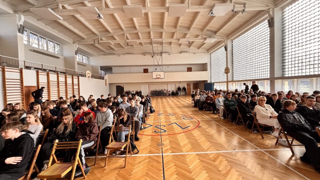 Uczniowie podczas wykładu.