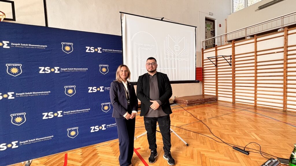 Prelegent wraz z przedstawicielką CBZC.