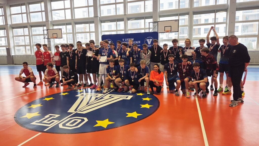 Zdjęcie grupowe drużyn.